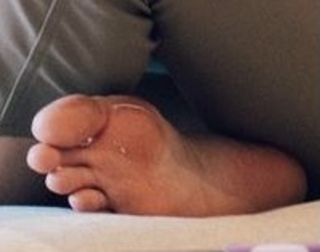 Letícia Almeida feet photo 11