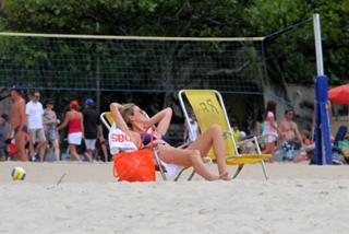 Letícia Birkheuer feet photo 5