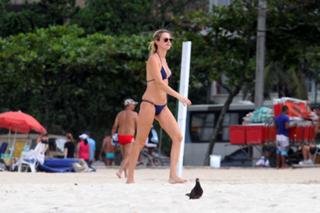 Letícia Birkheuer feet photo 4