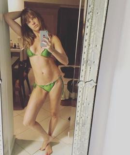 Letícia Birkheuer feet photo 9