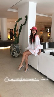Letícia Birkheuer feet photo 7