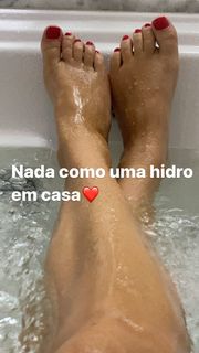 Letícia Birkheuer feet photo 2