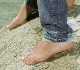Letícia Birkheuer feet photo 14