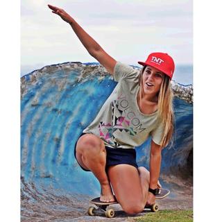 Letícia Bufoni feet photo thumbnail