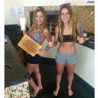 Letícia Bufoni feet photo thumbnail