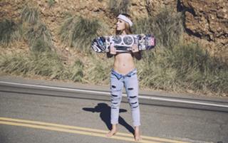 Letícia Bufoni feet photo thumbnail