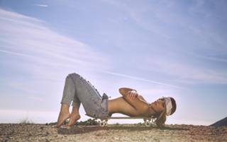 Letícia Bufoni feet photo thumbnail