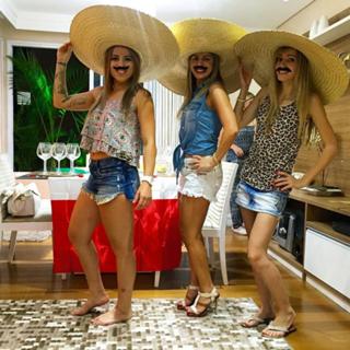 Letícia Bufoni feet photo thumbnail