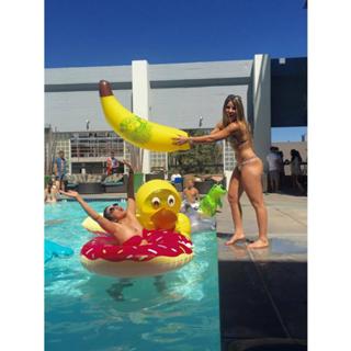 Letícia Bufoni feet photo thumbnail