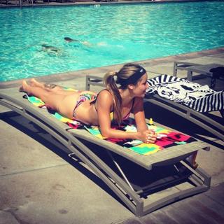 Letícia Bufoni feet photo thumbnail