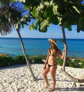 Letícia Bufoni feet photo thumbnail