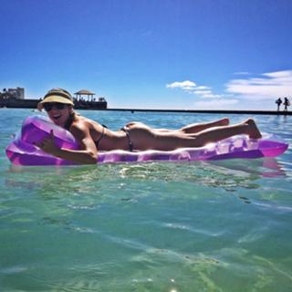 Letícia Bufoni feet photo thumbnail