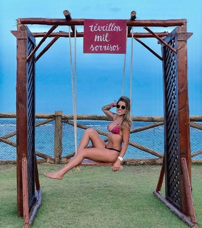 Letícia Bufoni feet photo thumbnail