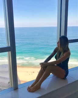 Letícia Bufoni feet photo thumbnail