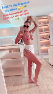 Letícia Bufoni feet photo thumbnail