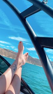 Letícia Bufoni feet photo thumbnail