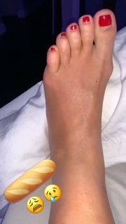 Letícia Bufoni feet photo thumbnail