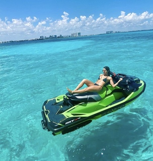 Letícia Bufoni feet photo thumbnail