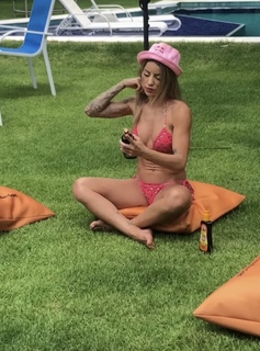 Letícia Bufoni feet photo thumbnail