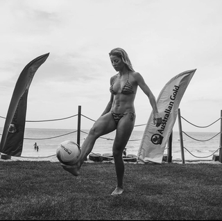 Letícia Bufoni feet photo thumbnail