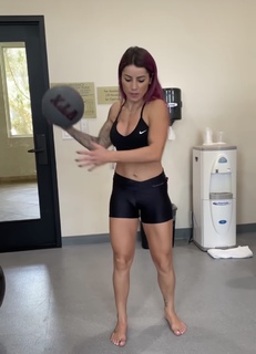 Letícia Bufoni feet photo thumbnail