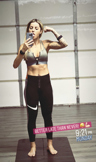 Letícia Bufoni feet photo thumbnail