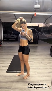 Letícia Bufoni feet photo thumbnail