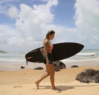 Letícia Bufoni feet photo thumbnail