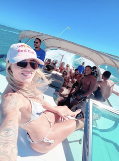 Letícia Bufoni feet photo thumbnail