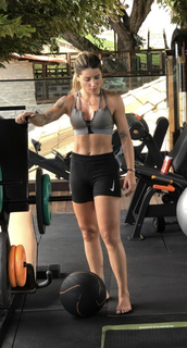 Letícia Bufoni feet photo thumbnail