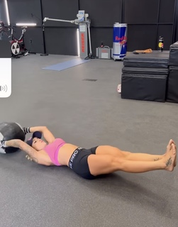 Letícia Bufoni feet photo thumbnail