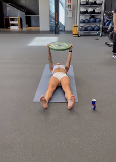 Letícia Bufoni feet photo thumbnail