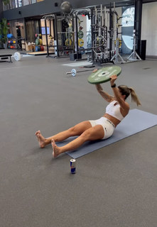 Letícia Bufoni feet photo thumbnail