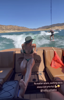 Letícia Bufoni feet photo thumbnail