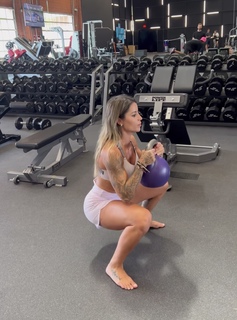 Letícia Bufoni feet photo thumbnail