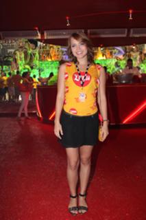 Letícia Colin feet photo thumbnail