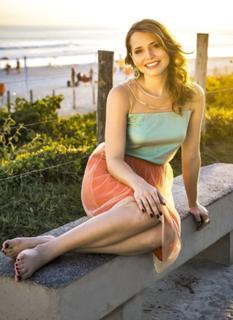 Letícia Colin feet photo thumbnail