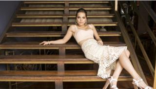 Letícia Colin feet photo thumbnail