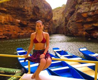 Letícia Colin feet photo thumbnail