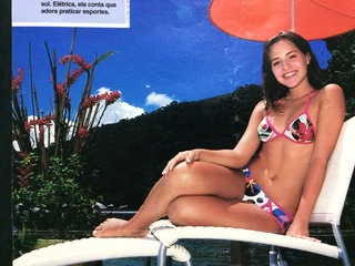 Letícia Colin feet photo thumbnail