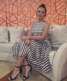 Letícia Colin feet photo thumbnail