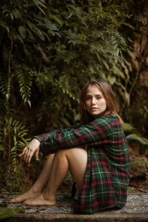 Letícia Colin feet photo thumbnail