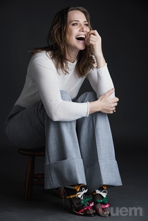 Letícia Colin feet photo thumbnail