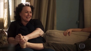 Letícia Colin feet photo thumbnail