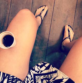 Letícia Colin feet photo thumbnail