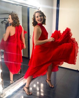 Letícia Colin feet photo thumbnail