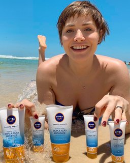 Letícia Colin feet photo thumbnail