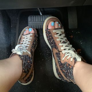 Letícia Colin feet photo thumbnail