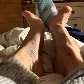 Letícia Colin feet photo thumbnail