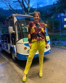 Letícia Colin feet photo thumbnail